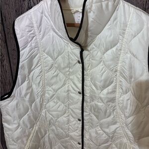 Aivi Lane Bryant White  Quilted Vest with Black Trim 22/24